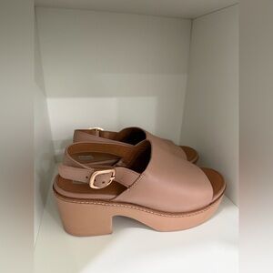 FitFlop mauve / tan / brown chunky heeled platform sandals w/ heel straps